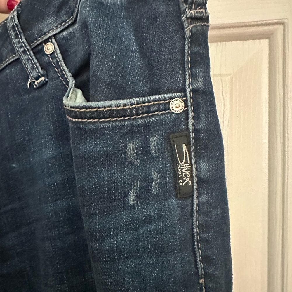 Silver Jean Co - boyfriend fit, mid rise, slim leg.  32x29.